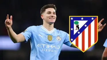 Álvarez festejando un gol con el Manchester City.