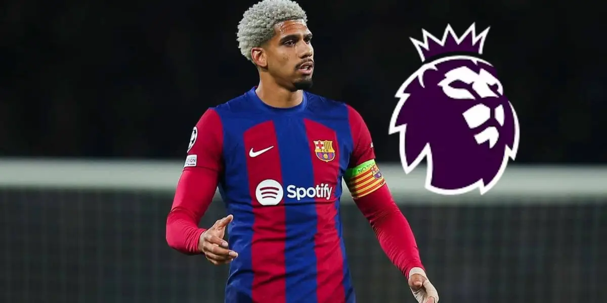 Araújo con la camiseta del Barcelona. (Foto: EFE)