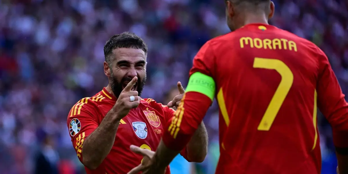 Carvajal festeja su gol ante Croacia junto a Morata. (Foto: EFE)