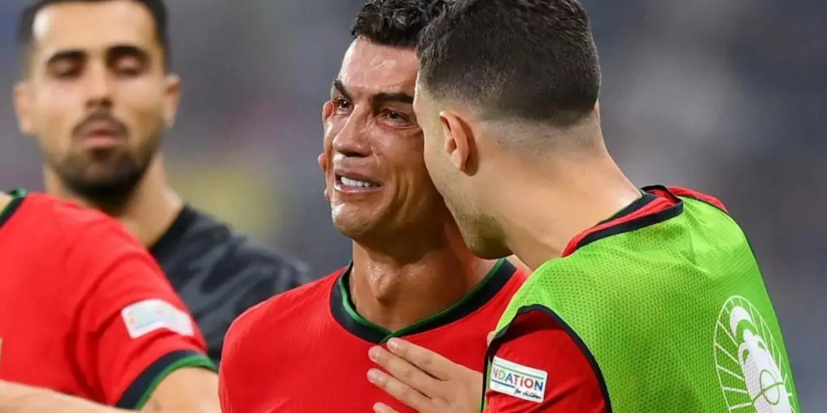 Cristiano Ronaldo llorando después de haber fallado su penalti. (Foto: EFE)
