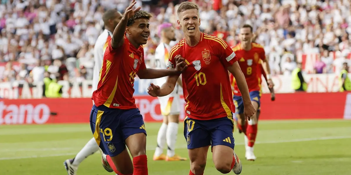 Dani Olmo festeja su gol junto a Lamine Yamal. (Foto: EFE)