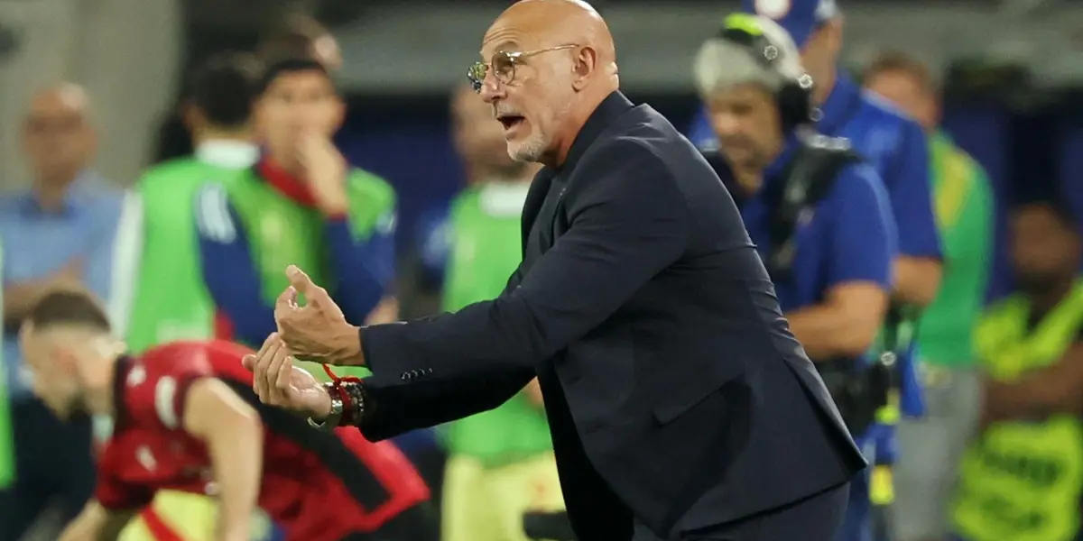 De La Fuente da indicaciones a sus dirigidos. (Foto: EFE)