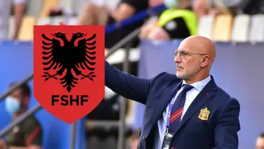 De La Fuente da indicaciones a sus jugadores. (Foto: EFE)