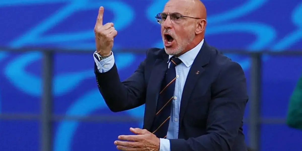 De La Fuente dando indicaciones ante Croacia.