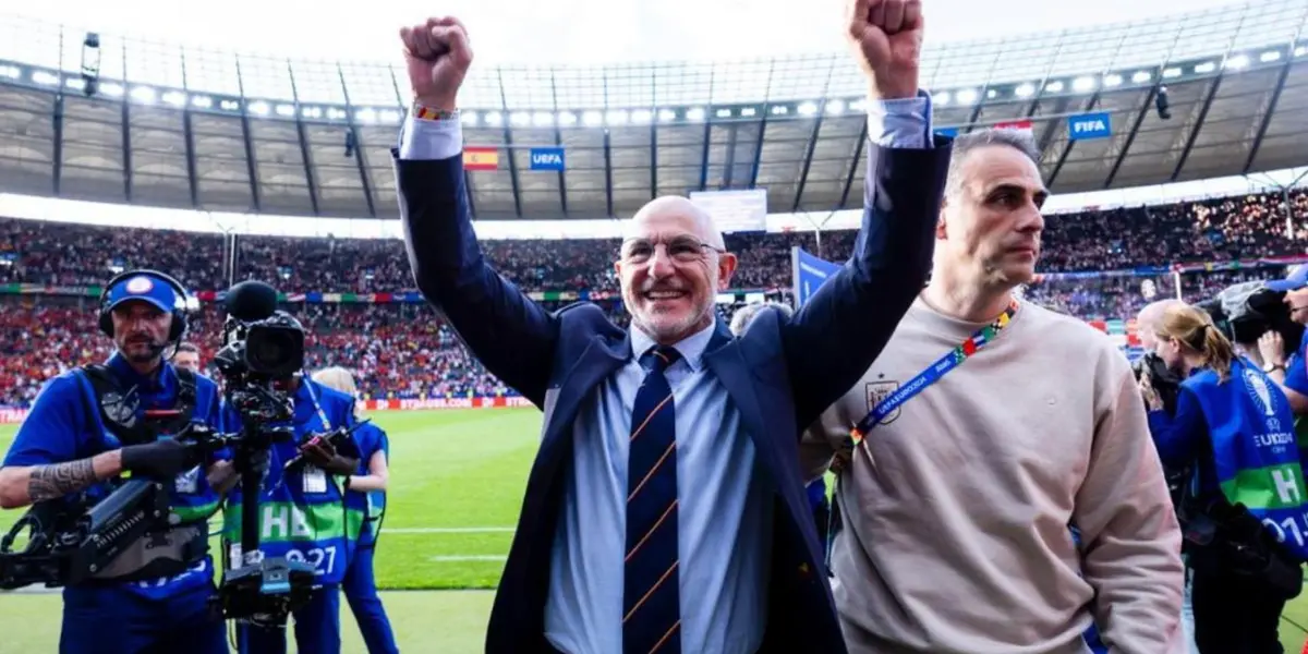 De La Fuente festeja tras el triunfo de España a Croacia.