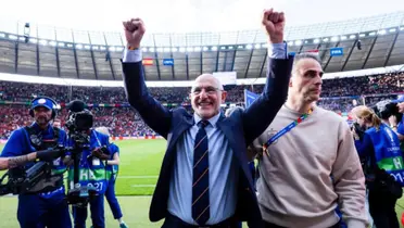 De La Fuente festeja tras el triunfo de España a Croacia.