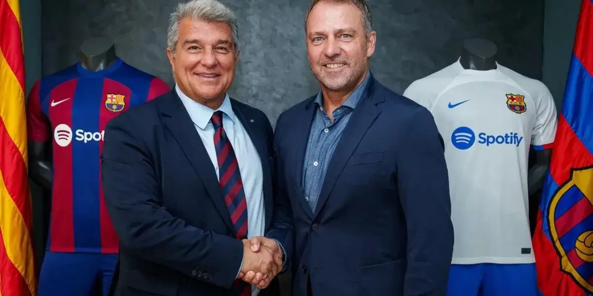 Hansi Flick en su presentación como entrenador del FC Barcelona junto a Joan Laporta. (Foto: FC Barcelona)