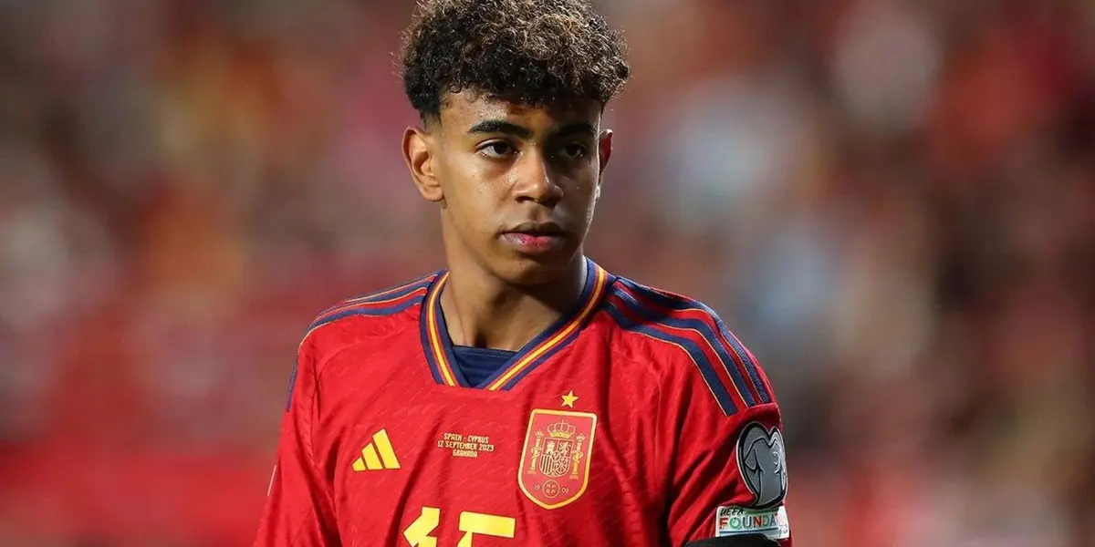 Lamine Yamal con la camiseta de España.