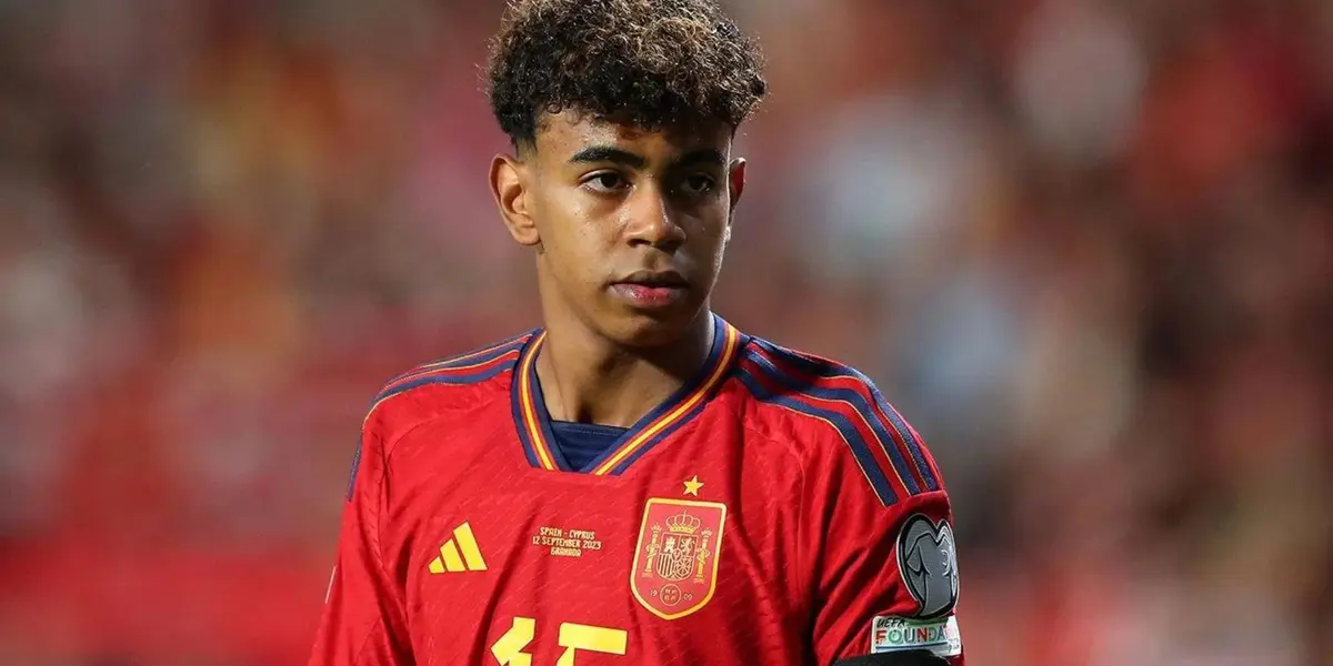 Lamine Yamal con la camiseta de España. (Foto: EFE)