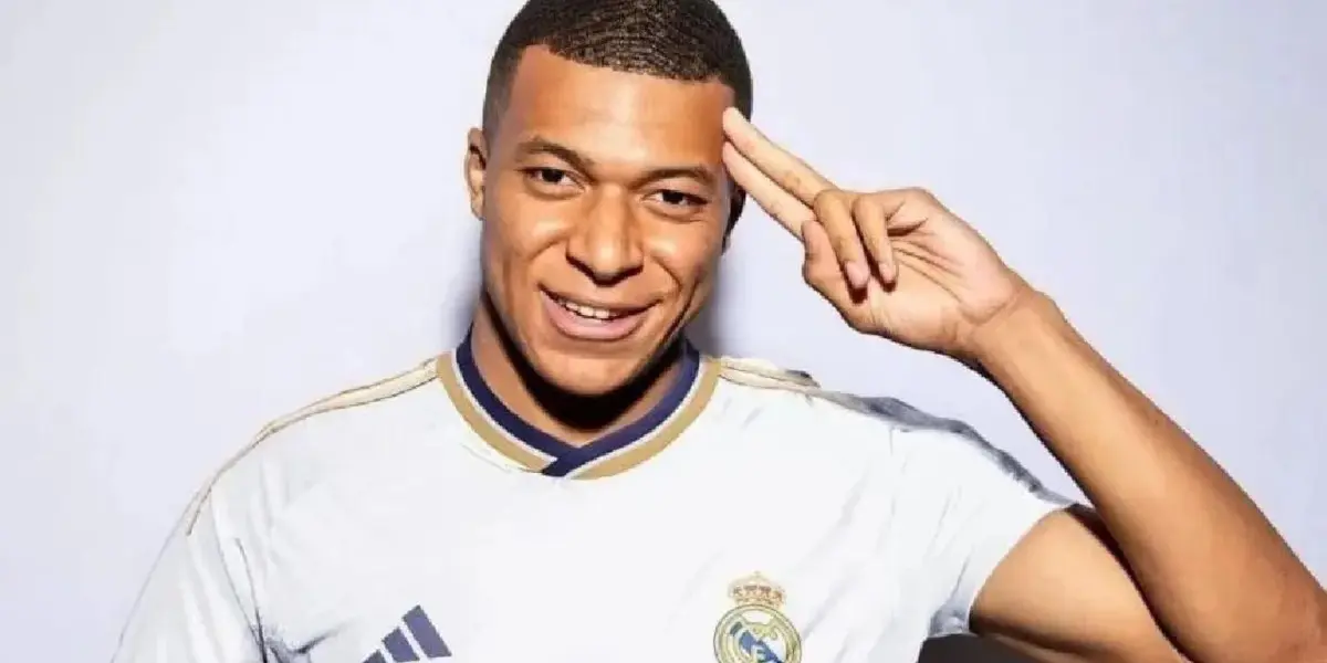 Mbappé con la camiseta del Real Madrid.