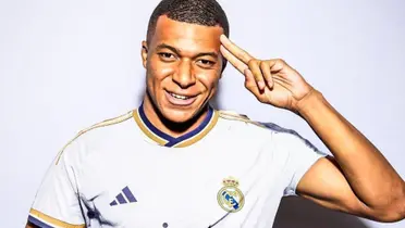Mbappé con la camiseta del Real Madrid. (Foto: Clarín)