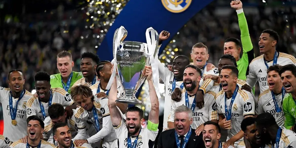 Nacho levantando la Liga de Campeones.