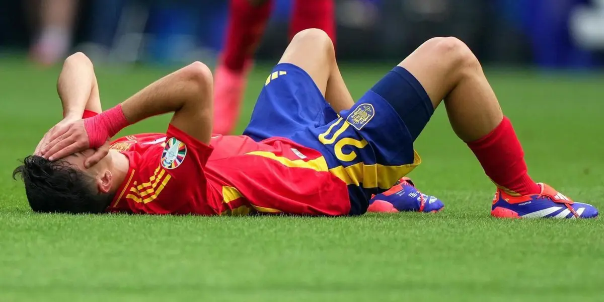 Pedri se lamenta tras la lesión. (Foto: EFE)