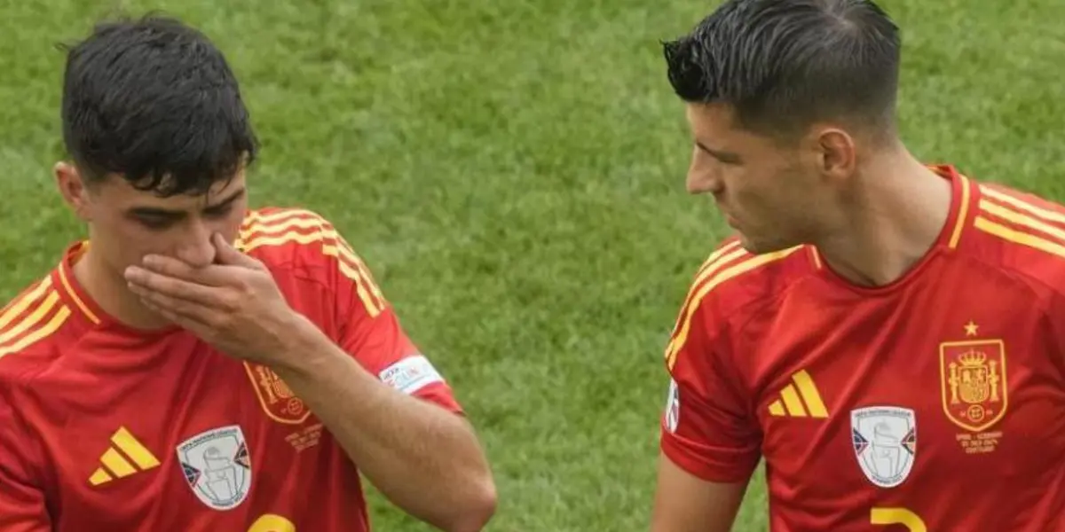 Pedri se toma la cara luego de ser sustituido en el primer tiempo. (Foto: Mundo Deportivo)