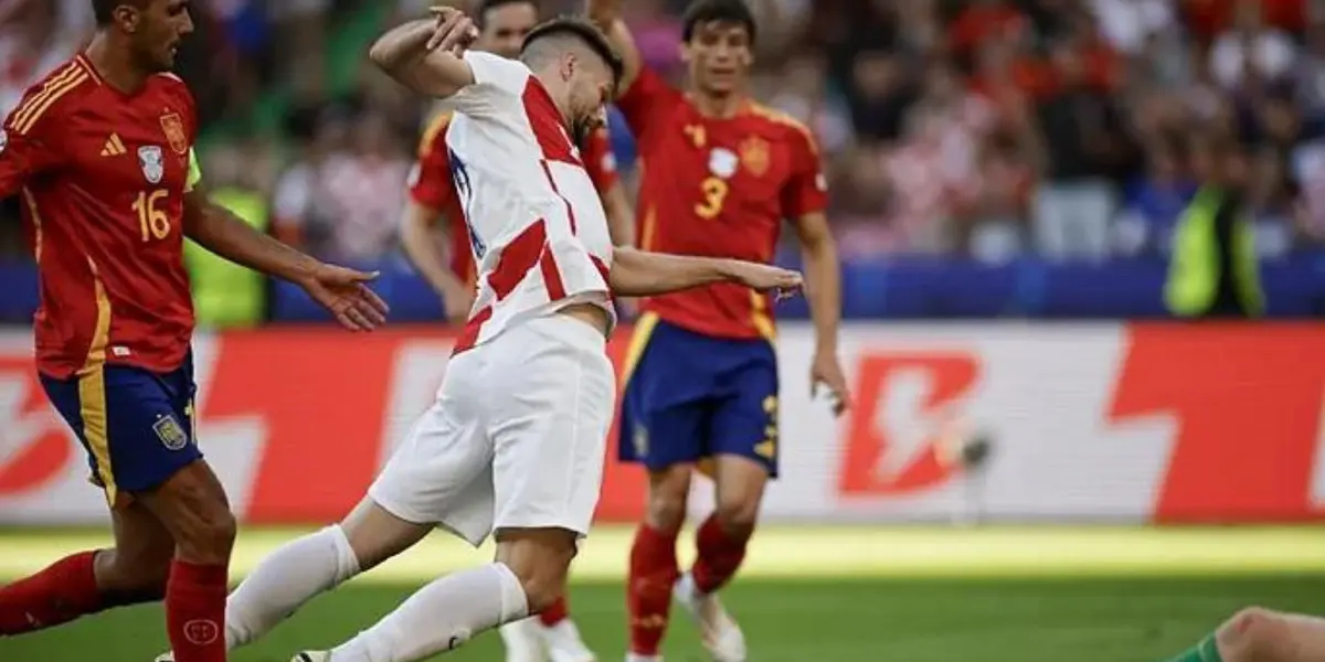 Rodri le cometió falta a Petkovic.