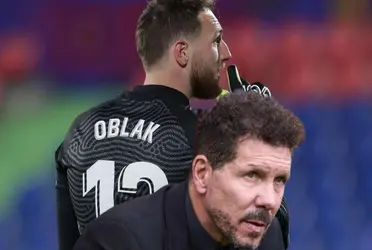 Simeone sufre un partido con 10 jugadores.