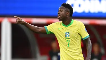 Vinicius con la camiseta de Brasil. (Foto: EFE)